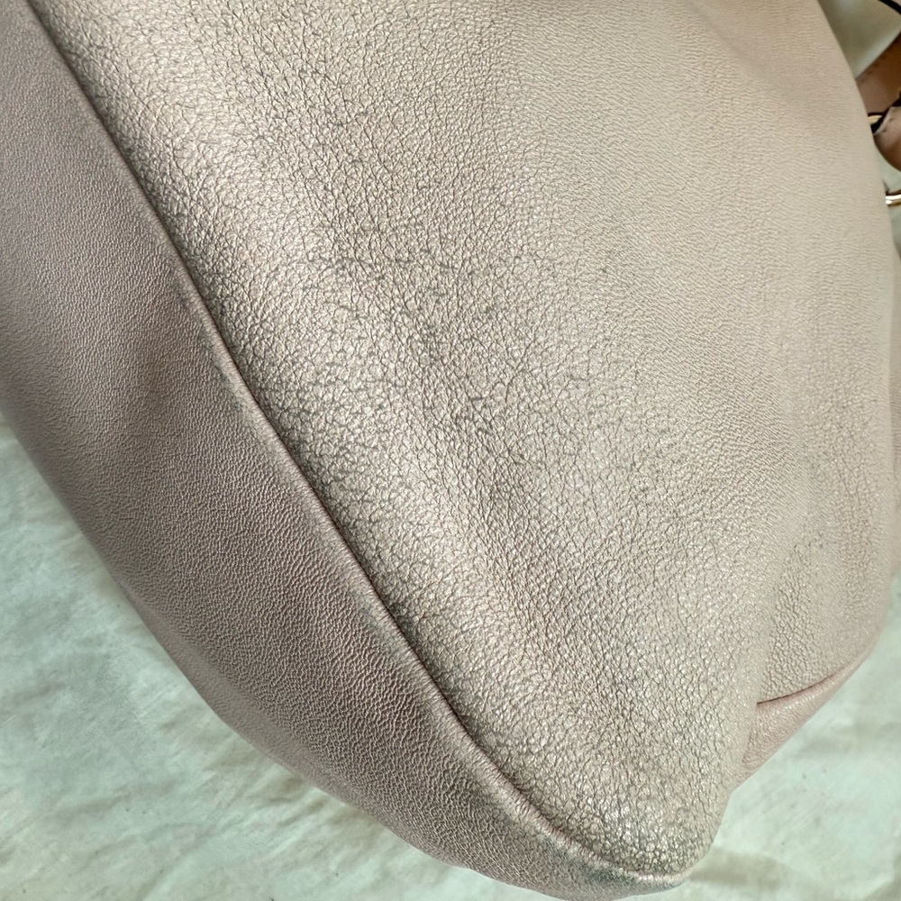 Salvatore Ferragamo Cream Leather Handbag - Picture 4 of 11